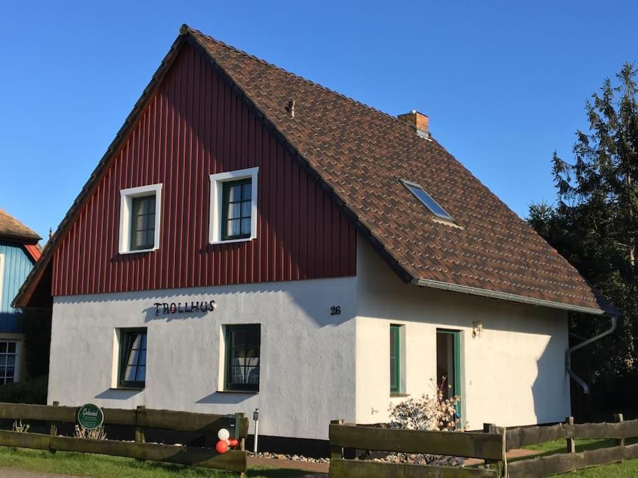 Trollhus - Grosses Familienfreundliches Ferienhaus Born Extérieur photo